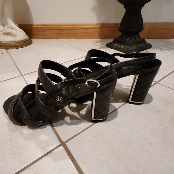 CHANEL strappy heels 42/10 - Picture 3 of 7